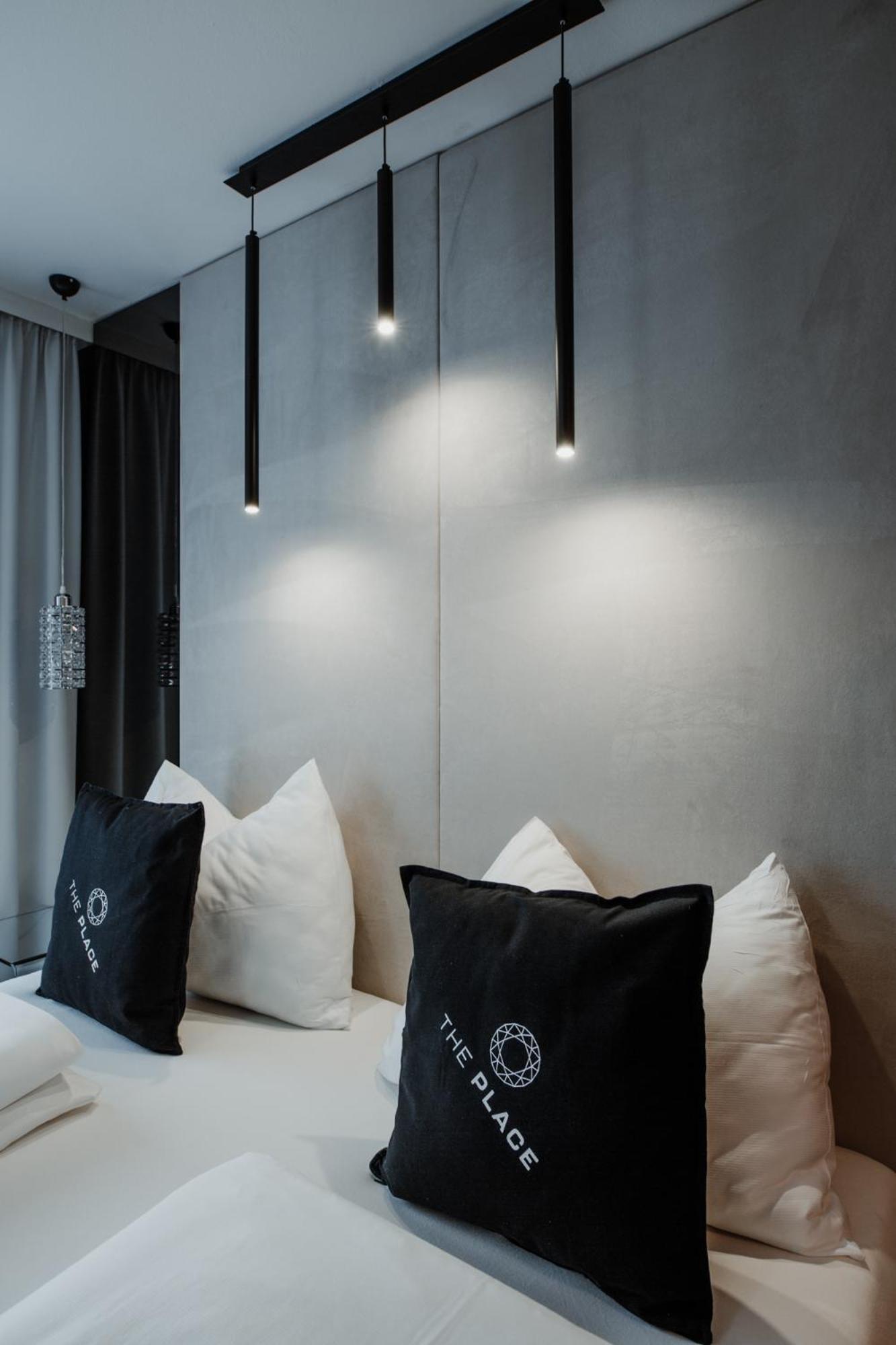 The Place Boutique & Design Hotel 弗拉绍 外观 照片